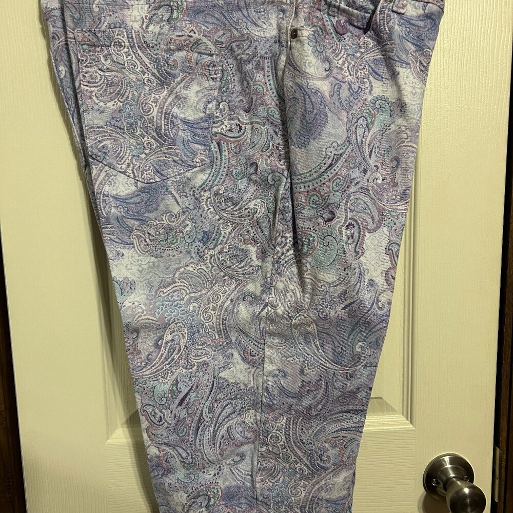 Women Plus Gloria Vanderbilt Amanda 16W Capri's. (1208)